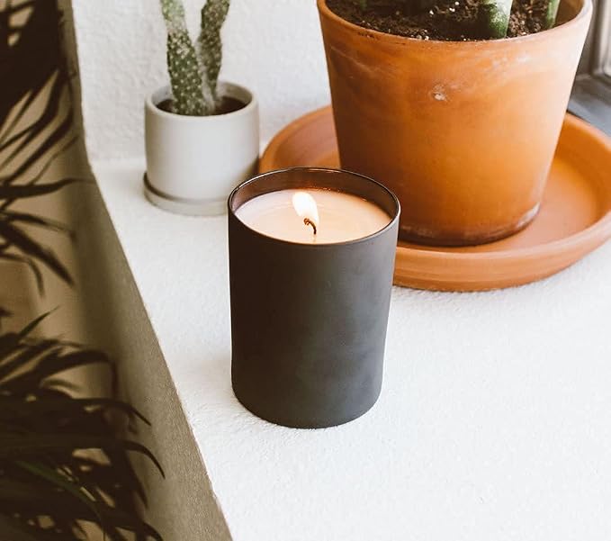Vetiver & Tonka Scented Candle - Image 5