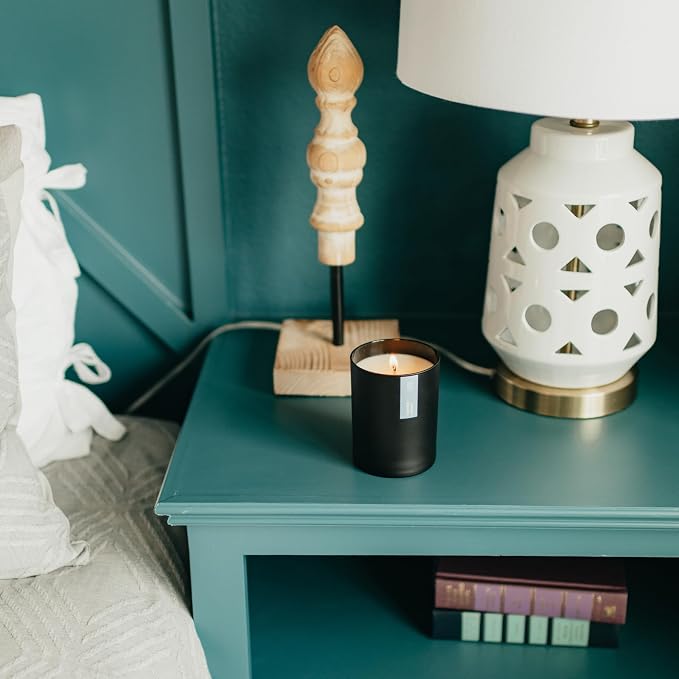 Cedar & Tobacco Scented Candle - Image 6