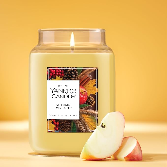 Yankee Candle Autumn Wreath, Thanksgiving Scented Candle, 22oz Large Jar - Image 4