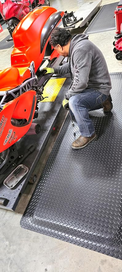American Classic Diamond Plate Anti-Fatigue Mat – Closed-Cell Polymeric Sponge - Image 3