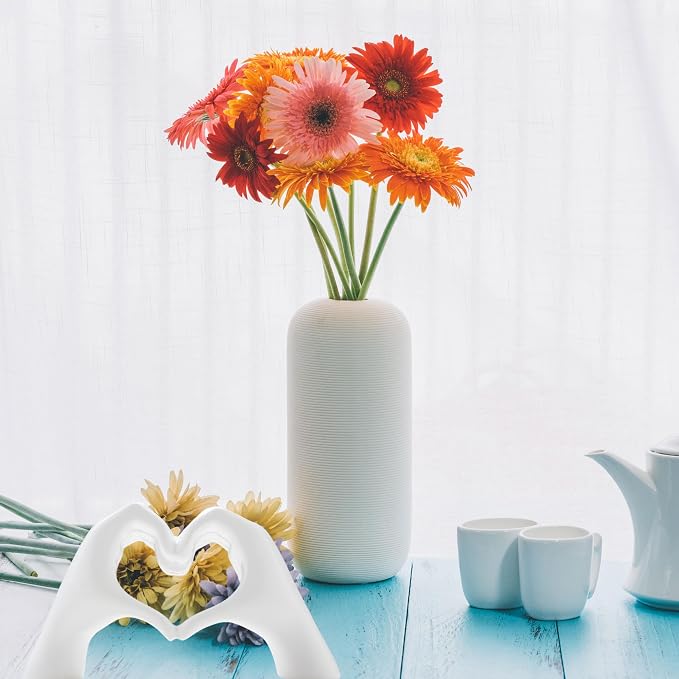 Small Heart Hands Sculpture Decor - Image 2