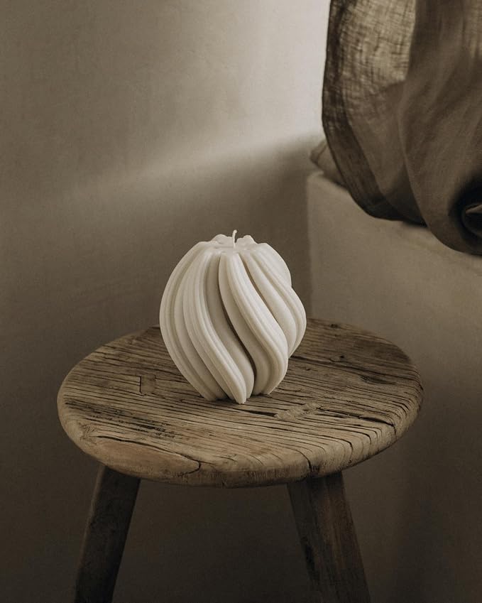 LAWA Swirl Candle - Image 3