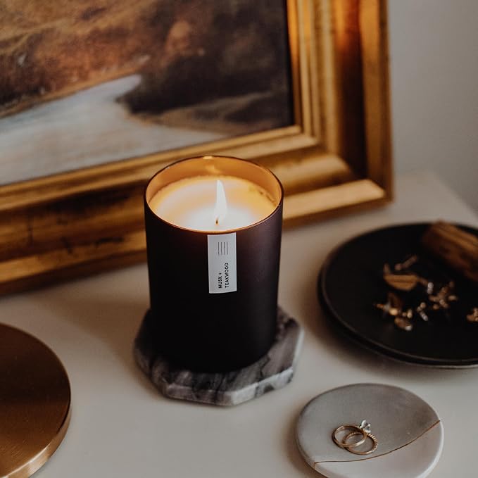 Musk & Teakwood Scented Candle - Image 5