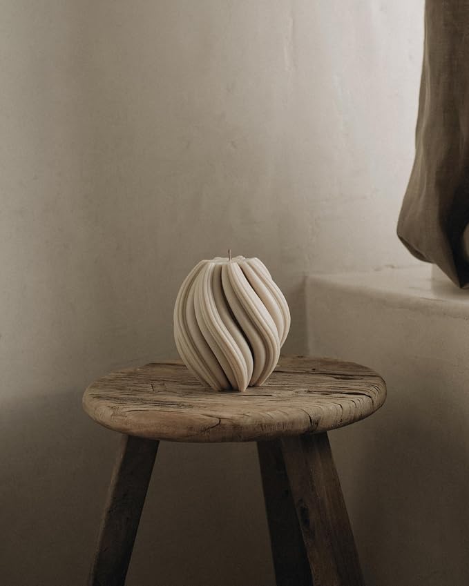 LAWA Swirl Candle - Image 3