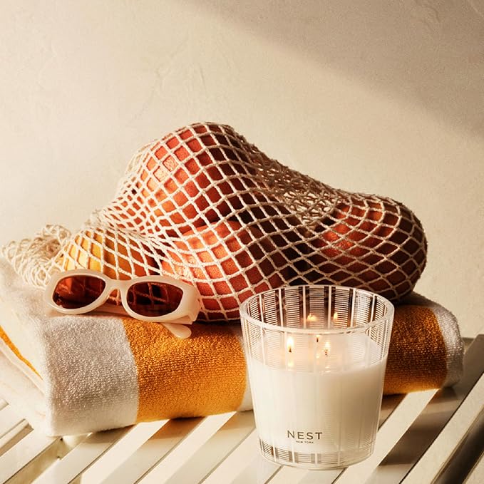 NEST New York Scented 3-Wick Candle, Grapefruit - Image 3