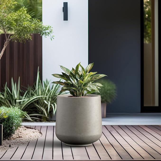Kante Large Round Curved Weathered Concrete Planter 16.5" Dia, Outdoor | Rubber - Image 4